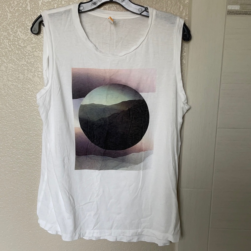 Lucy tee